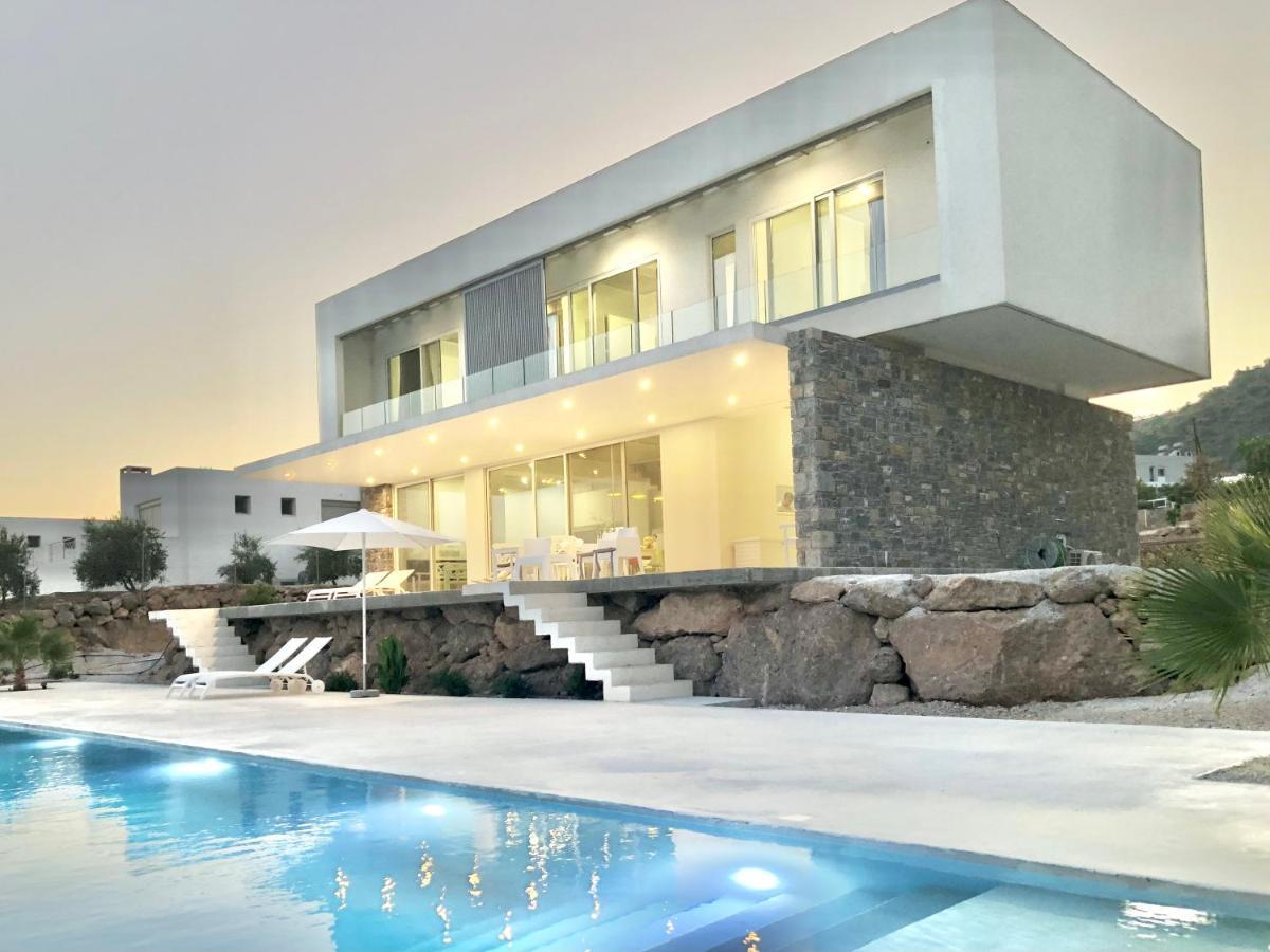 Kuro Beach House - Oceanfront Luxury & 25M Pool Achlia Eksteriør bilde