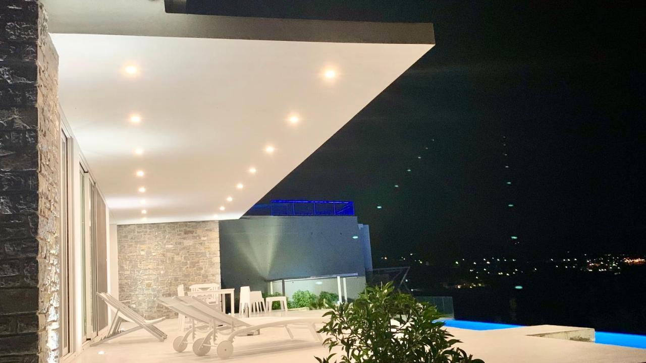 Kuro Beach House - Oceanfront Luxury & 25M Pool Achlia Eksteriør bilde